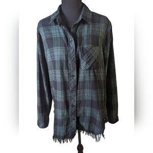 Beach lunch lounge women flannel soft raw edge shirt green & black plaid size L